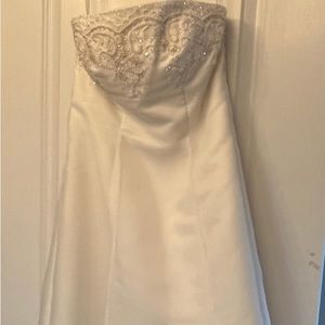 David’s Bridal t8201